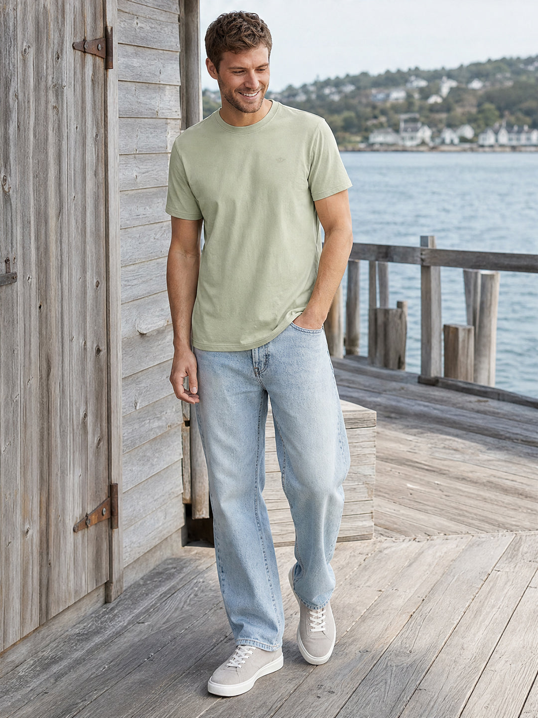 Dockers Men's Green Solid Round Neck T-Shirt